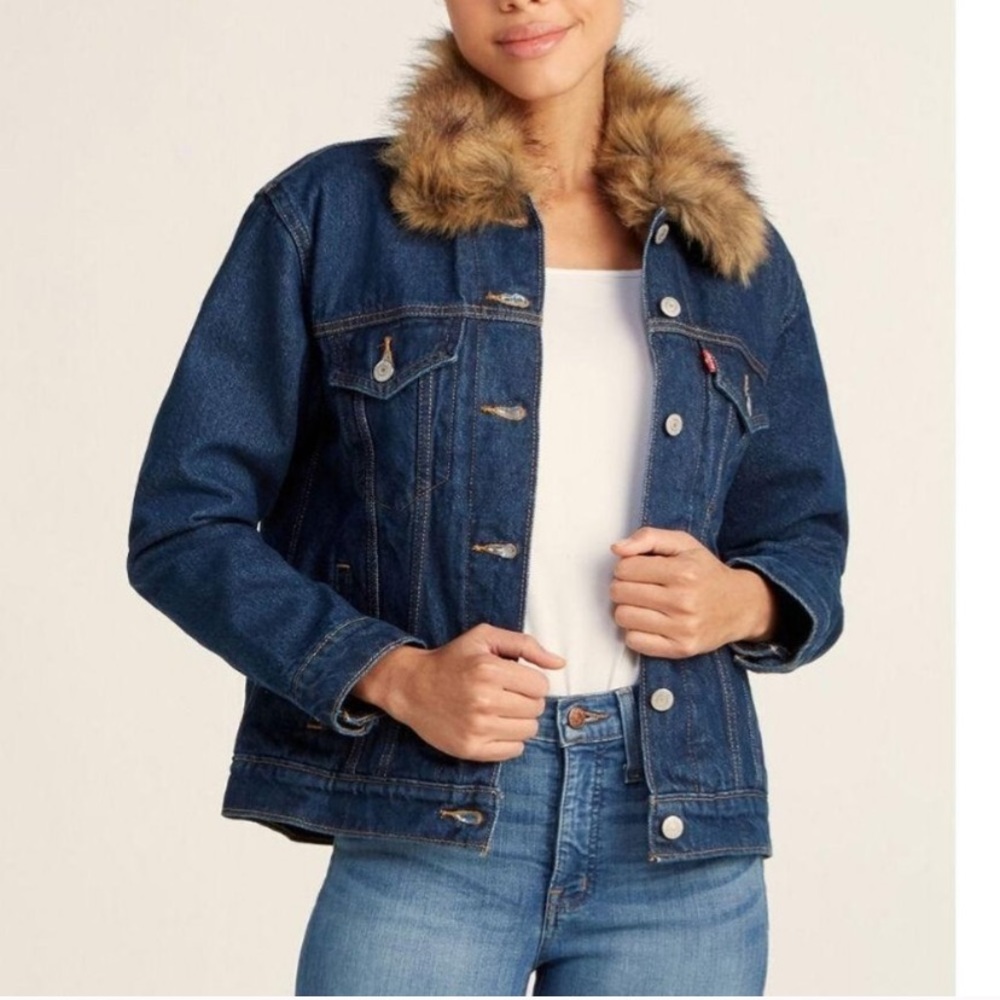 Levi’s Fur Collar Ex-Boyfriend Trucker Jacket